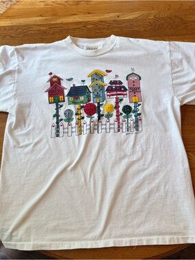 Lee White Short-Sleeve Tee with Colorful Birdhouse Row Graphic